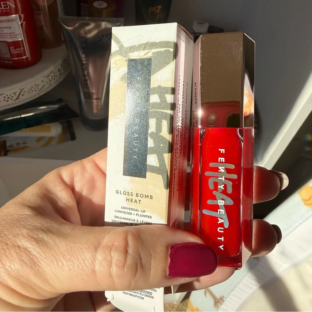 NEW Fenty Gloss Bomb Heat Universal Lip Luminizer + Plumper - Hot Cherry